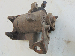 AUDI A3 8L TDI 99r ZACISK PRAWY TYŁ 