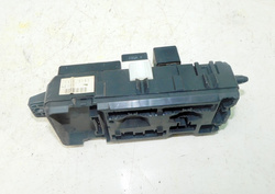 VOLVO V40 S40 1.9D 02r SKRZYNKA BEZPIECZNIKÓW 30889989