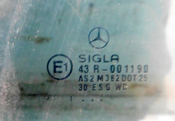 MERCEDES W210 LIFT KOMBI 2.7 01r SZYBA DRZWI LEWY TYŁ 