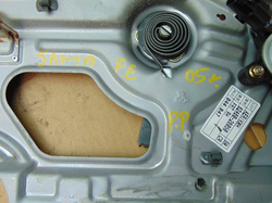 HYUNDAI SANTA FE I 05r PODNOŚNIK SZYBY PRZÓD PRAWY