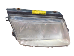 VW PASSAT B5 1.6 97r - LAMPA PRAWY PRZÓD