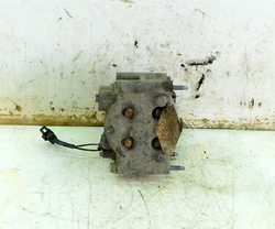 FORD FOCUS Mk1 1.6 1999r SPRĘŻARKA KOMPRESOR KLIMATYZACJI YS4H-19D629-AB