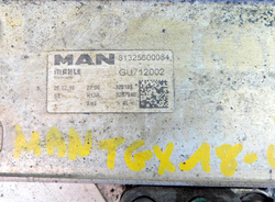 MAN TGX LIFT 2018r 460KM EURO 6 CHŁODNICA OLEJU 81325600084