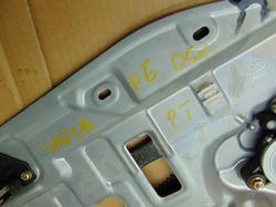 HYUNDAI SANTA FE I 05r PODNOŚNIK SZYBY TYŁ PRAWY