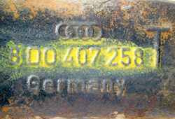 VW PASSAT B5 1.9 TDI ZWROTNICA PIASTA NOGA PRAWY PRZÓD