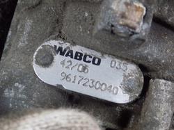 VOLVO FL 220 05r ZAWÓR HAMULCA RĘCZNEGO 9617230040