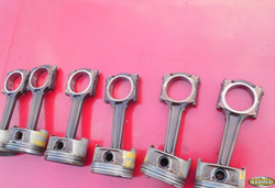 RENAULT LAGUNA II 3.0 V6 01r - TŁOK Z KORBOWODEM