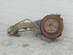 RENAULT KOLEOS I 2.0D 09 ZWROTNICA PIASTA  PRAWY TYŁ 