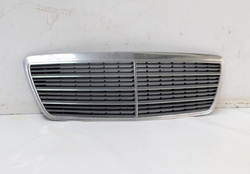 MERCEDES W210 LIFT SEDAN 2.2 CDI 01r ATRAPA CHŁODNICY GRILL KRATKA  