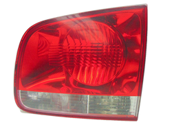 VW TOUAREG I 2.5 TDI 03r LAMPA TYŁ PRAWY W KLAPĘ