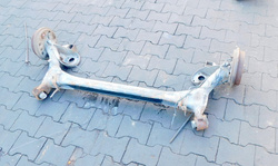 VW POLO III 1.4B 01r BELKA ZAWIESZENIA TYŁ BĘBNY