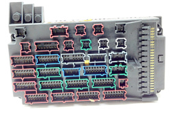 MERCEDES ML W163 2.7CDI 00r SKRZYNKA BEZPIECZNIKÓW 1635450205 08200101