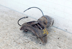 MERCEDES ECONIC 957.661 03r ZACISK LEWY TYŁ 2 OŚ 