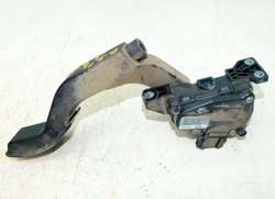 VW PASSAT B5 FL 1.9 TDI PEDAŁ POTENCJOMETR GAZU 8D1721523F