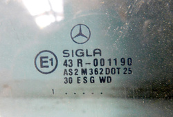 MERCEDES W210 LIFT KOMBI 2.7 01r SZYBA DRZWI PRAWY TYŁ 