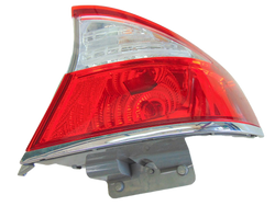 SUBARU LEGACY IV 08r LAMPA TYŁ PRAWY SEDAN