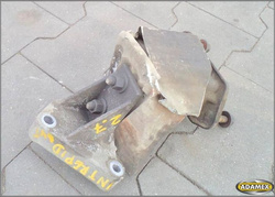 DODGE INTREPID 2.7 2001r - PODUSZKA SILNIKA