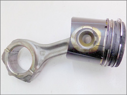 IVECO EuroTech 440KM 2001r - TŁOK Z KORBOWODEM