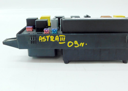 OPEL ASTRA H III  1.4 90KM 09 GTC SKRZYNKA BEZPIECZNIKÓW MODUŁ BSI 13268301