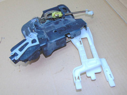 HYUNDAI SANTA FE I 2.0 05r ZAMEK DRZWI TYŁ PRAWY