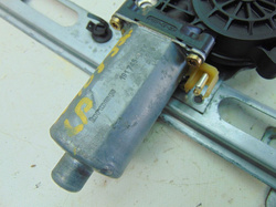 MERCEDES W168 99r PODNOŚNIK MECHANIZM PRZÓD LEWY