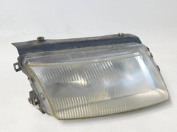 VW PASSAT B5 99r KOMBI LAMPA PRAWY PRZÓD