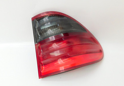 MERCEDES W210 LIFT SEDAN 2.2 CDI 01r LAMPA Z BŁOTNIKA PRAWY TYŁ A2108206864