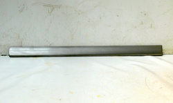 MERCEDES W210 LIFT SEDAN 2.2 CDI 01r LISTWA DRZWI PRAWY PRZÓD A2106909062