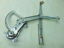 MERCEDES W124 2.0D 95r PODNOŚNIK SZYBY PRAWY PRZÓD