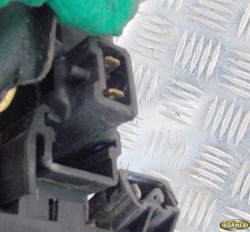 RENAULT LAGUNA I 00r - PODNOSNIK SZYBY LEWY TYŁ