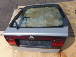 TOYOTA COROLLA E10 LIFTBACK KLAPA BAGAŻNIKA BLENDA
