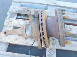 IVECO EUROCARGO 120EL18 02-08r ZWROTNICA PIASTA LEWY PRZÓD 17,5"