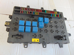 RENAULT MAGNUM 440 03r SKRZYNKA BEZPIECZNIKÓW