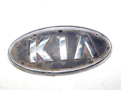 KIA SORENTO I 2009r EMBLEMAT LOGO TYŁ