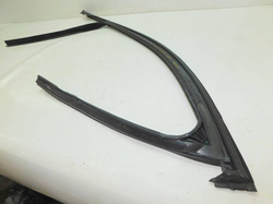 BMW X6 F16 M50d USZCZELKA RAMKA DRZWI PRAWA PRZÓD 