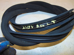 MERCEDES W124 91r SEDAN  USZCZELKA KAROS. LEWY TYŁ