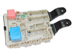 AVENSIS T27 2.0D4D 126KM SKRZYNKA BEZPIECZNIKÓW