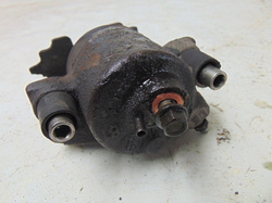 SKODA OCTAVIA I 1.9 TDI 98r ZACISK LEWY PRZÓD