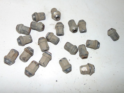 FREELANDER 99r  NAKRĘTKI KÓŁ 20 SZTUK NA KLUCZ 19