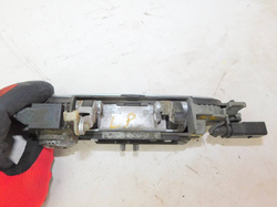 AUDI A3 8L 1.8 AUTOMAT 96-03r 5D KLAMKA ZEWNĘTRZNA LEWA PRZÓD SREBRNA