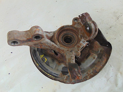  TOYOTA AVENSIS T22 2.0 16V ZWROTNICA PIASTA LEWA