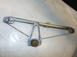 MERCEDES W124 SEDAN - PODNOŚNIK MANUALNY PRAWY TYŁ