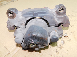 SKODA OCTAVIA II 05r ZACISK HAMULCOWY PRAWY PRZÓD