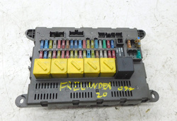 LR FREELANDER I 03r 2.0TD4 SKRZYNKA BEZPIECZNIKÓW 518668702 YQE000341