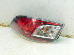 MAZDA 3 II BL 2012r 2.0 B  SEDAN LAMPA PRAWY TYŁ Z BŁOTNIKA