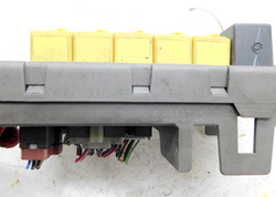 LR FREELANDER I 03r 2.0TD4 SKRZYNKA BEZPIECZNIKÓW 518668702 YQE000341