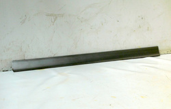 MERCEDES W210 LIFT SEDAN 2.2 CDI 01r LISTWA DRZWI PRAWY PRZÓD A2106909062