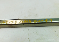 MERCEDES W210 LIFT KOMBI 2.7 01r LISTWA ZGARNIAJĄCA PRAWY TYŁ 