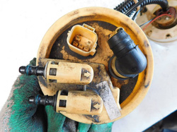 DISCOVERY III L319 2.7D 04r CZUJNIK POZIOMU PALIWA