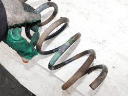 VOLVO V70 2.4 D5 2002r SPRĘŻYNA TYŁ